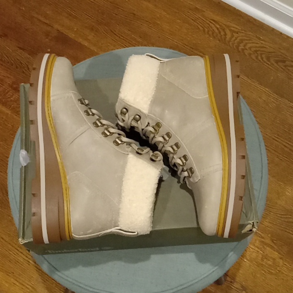 Timberland women's boots-NEW - Picture 4 of 7